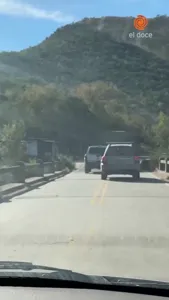 Maniobra criminal en las Sierras Otra vez la irresponsabilidad al volante estuvo a centímetros de causar una tragedia en las rutas de Córdoba. La secuencia ocurrió este viernes al mediodía sobre la Ruta 5, un