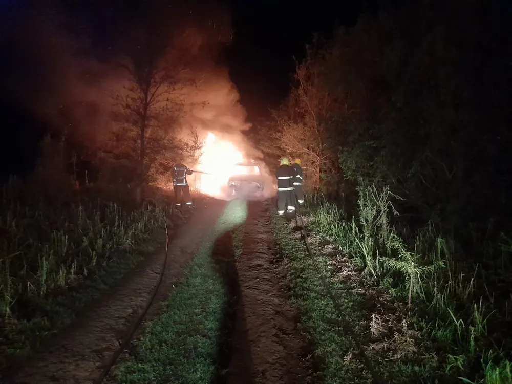 los reartes auto incendio 01