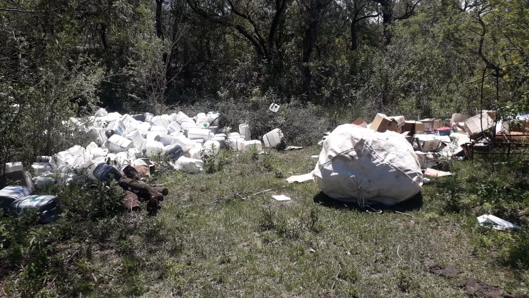 desechos en el Parador de la Montaña