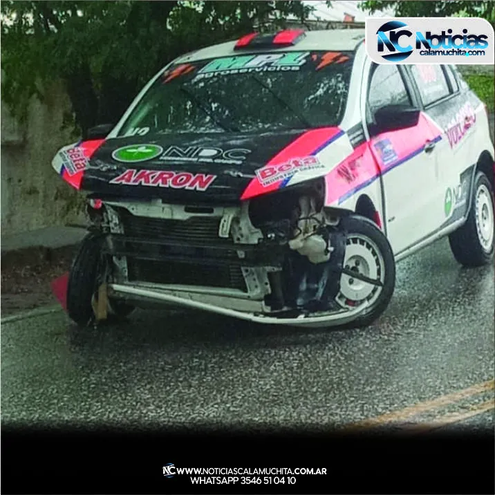 ¡Impacto en Embalse! Auto de rally choca de frente contra vehículo particular y deja heridos pagina