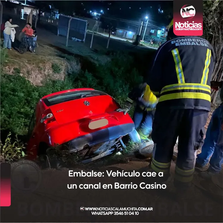 Embalse Vehículo cae a un canal en Barrio Casino