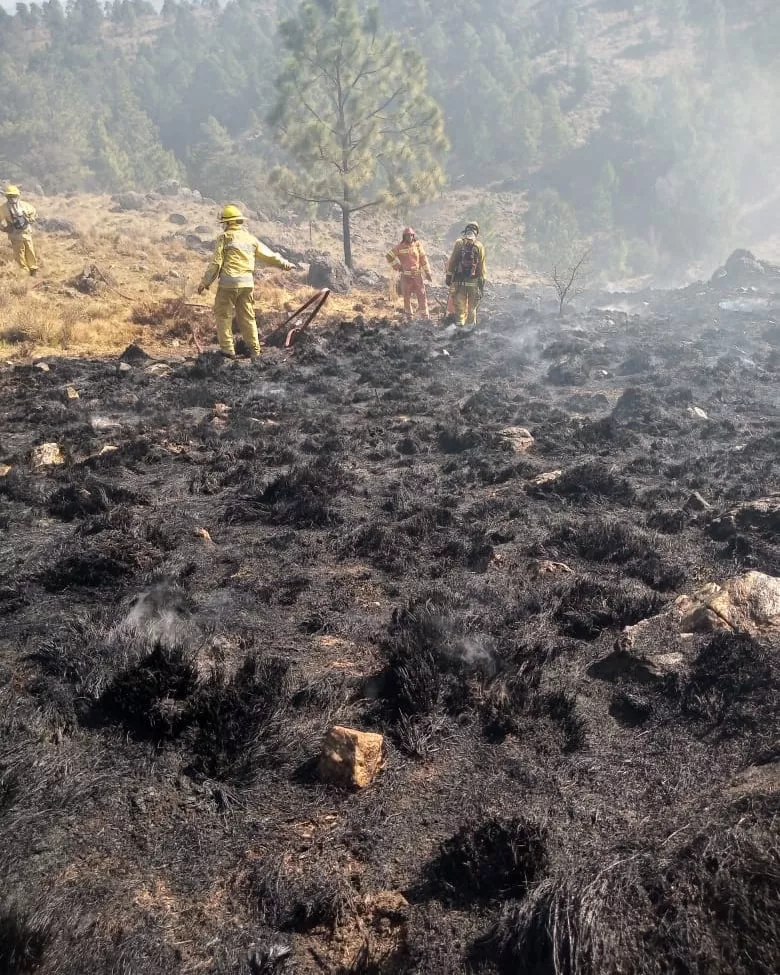 fuego en athos pampa
