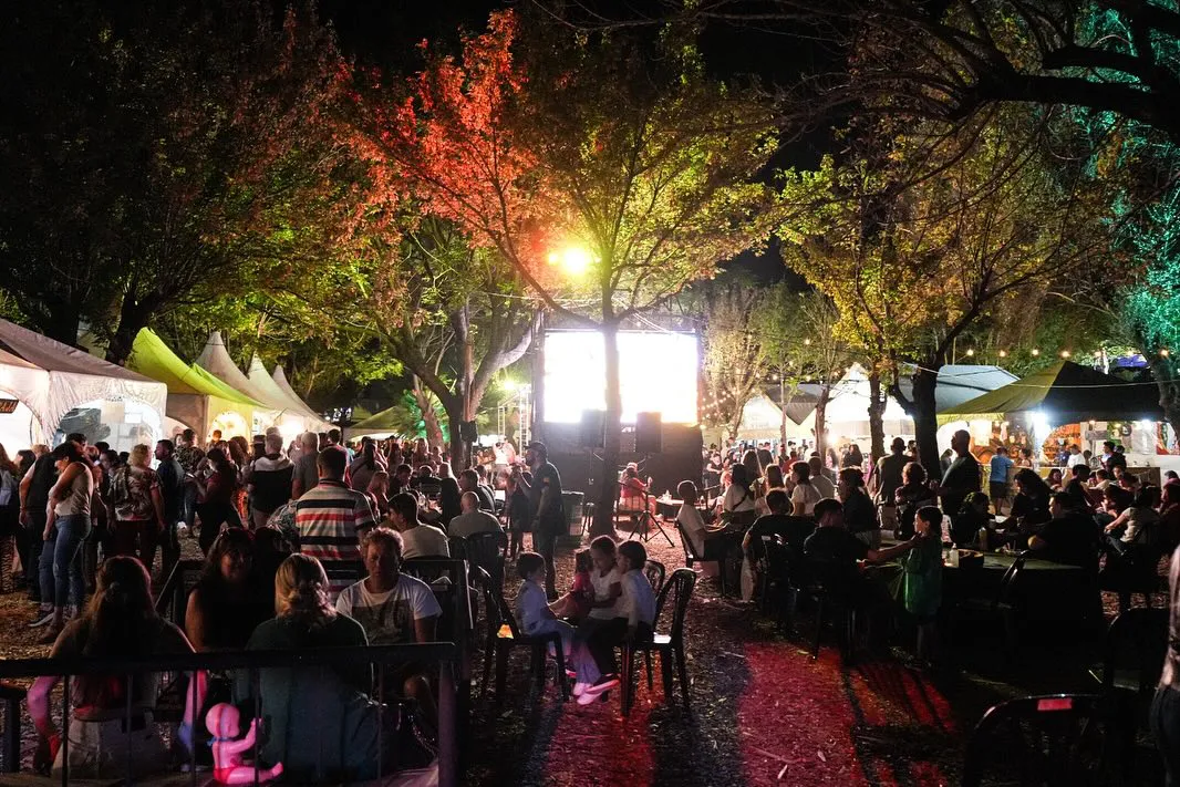 SEGUNDA NOCHE DE DELICIAS DE PASCUAS   Cerramos la segunda jornada de Delicias de Pascuas enmarcada por una amplia gama de emociones, música de primer nivel y la participación de destacados artistas que nos (1)